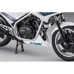 Hasegawa Honda VT250F (MC08) Motorcycle 1/12 Scale Model Kit