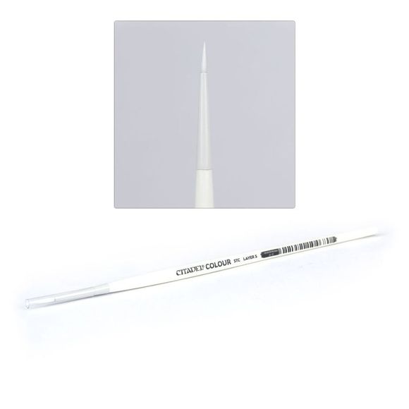 Synthetic brush fibers to prevent curling. Perfect for all of your layer brushing needs.