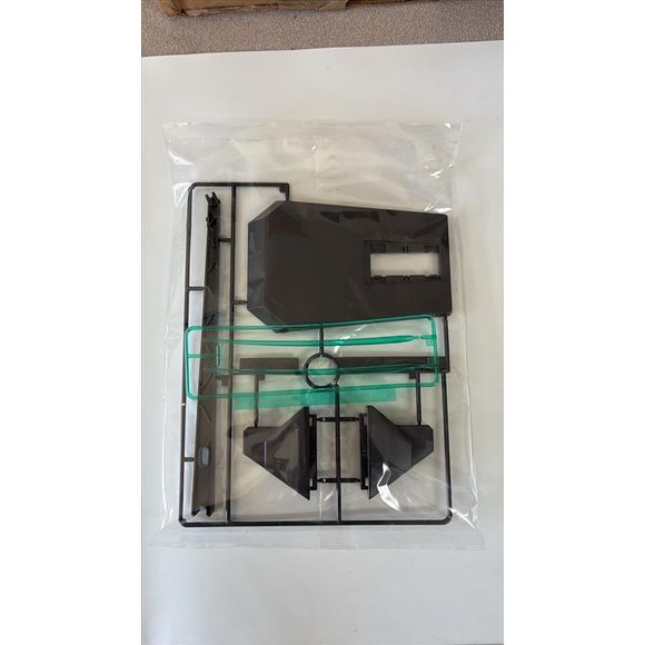 Looking for specific replacement parts for your Gundam model kit? This listing is for replacement runners only, not a full kit. Perfect for custom modelers sourcing spare parts, builders who lost or broke a piece during assembly, and repairing incomplete kits or secondhand builds.

You will receive:

Runner SB4 & PS from the Bandai Wing Gundam Zero Endless Waltz Ver. Master Grade MG 1/100 kit.

Important Details:

Included: Runners  SB4 & PS only (no other runners, manual, or original box).

Condition: Unus