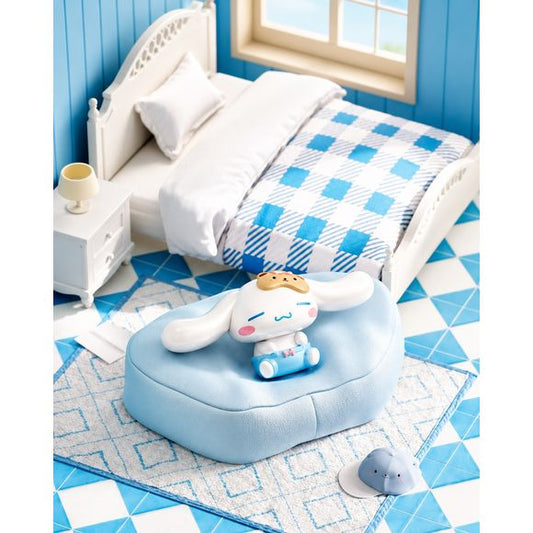 Bring a cozy touch of Sanrio charm to your collection with the Langbowang Holly Box Sanrio Characters Cozy Sofa Series Figure – Cinnamoroll! This adorable collectible features Cinnamoroll relaxing on a soft blue sofa in a beautifully detailed miniature room scene, capturing the character's sweet and peaceful personality.

Part of the Holly Box Cozy Sofa Series, this high-quality figure showcases charming details, soft pastel colors, and premium craftsmanship. Whether displayed on a desk, bookshelf, nightsta
