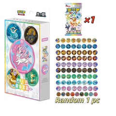 Celebrate the highly anticipated Pokémon TCG Simplified Chinese Terastal Gathering (CSV9.5C) expansion with this collectible Emblem Badge set! Each package includes 1 Terastal Gathering booster pack and 1 randomly selected Eeveelution-themed emblem badge, making it a fun collectible for both Pokémon card fans and Eevee collectors.

The badge series features 81 possible designs, including:

72 Regular Badge Designs
9 Secret/Hidden Badge Designs

The collection showcases Eevee and its evolutions, including:
V