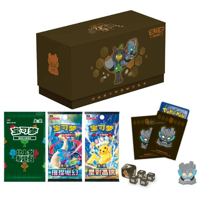 Journey to Kitakami with the official Simplified Chinese Pokémon TCG Ogerpon Cornerstone Mask Gift Box! Inspired by Ogerpon and the Festival of Masks, this premium collection combines Pokémon TCG booster packs, a special Kitakami Village Theme Pack, and a variety of Cornerstone Mask Ogerpon-themed accessories.

The included Kitakami Village Theme Pack contains 5 foil cards featuring Pokémon and Trainers from Kitakami, including 3 Pokémon foil cards, 1 guaranteed Pokémon ex foil, and 1 Trainer foil card. Hun