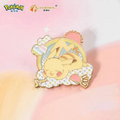Catch one of Pokémon's most beloved icons at its cutest with the Langbowang Pokémon Nijiiro Pop Series Sleeping Pikachu Metal Enamel Pin Badge! This adorable pin features Pikachu peacefully napping on a fluffy cloud beneath a colorful rainbow, surrounded by pastel accents, stars, music notes, and Poké Ball details that perfectly capture the whimsical style of the Nijiiro Pop Series.

Part of Langbowang's Nijiiro Pop Series, this premium-quality hard enamel pin showcases vibrant pastel colors, polished gold-