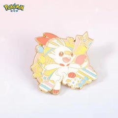 Bring energetic Galar spirit to your collection with the Langbowang Pokémon Nijiiro Pop Series Scorbunny Metal Enamel Pin Badge! Featuring Scorbunny in an adorable pastel-inspired design surrounded by stars, music notes, clouds, and colorful accents, this beautifully crafted enamel pin is perfect for Pokémon fans and pin collectors alike.

Part of Langbowang's Nijiiro Pop Series, this premium-quality hard enamel pin showcases vibrant pastel colors, polished gold-tone metal, and intricate detailing, making i