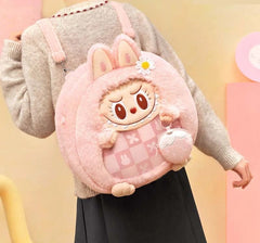POP MART The Monsters Labubu Mokoko Fall Into Sweaters Plush Ita Bag (Authentic)

Celebrate cozy autumn vibes with the Mokoko Fall into Sweaters Ita Bag, a must-have accessory for fans of cute culture and customizable fashion. Featuring Mokoko bundled up in an adorable fall sweater theme, this ita bag blends seasonal charm with everyday practicality.

Designed with a clear front display window, this bag lets you showcase pins, charms, badges, or mini plushes while keeping them protected. The warm fall color